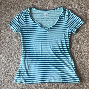 V-neck t-shirt
